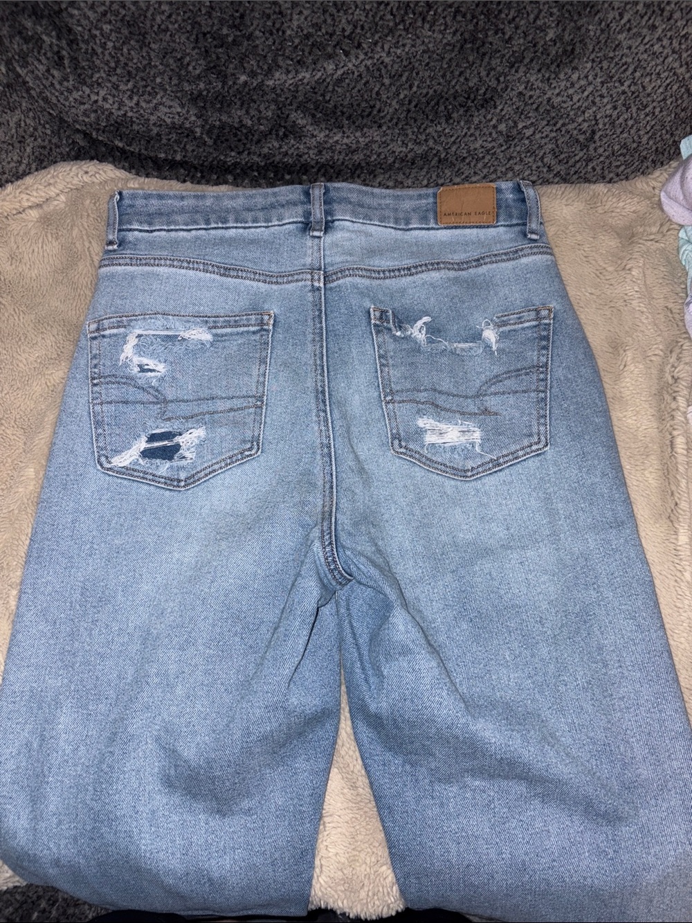 AE Curvy Ripped Mom Jean, Size 6 - Picture 4 of 7